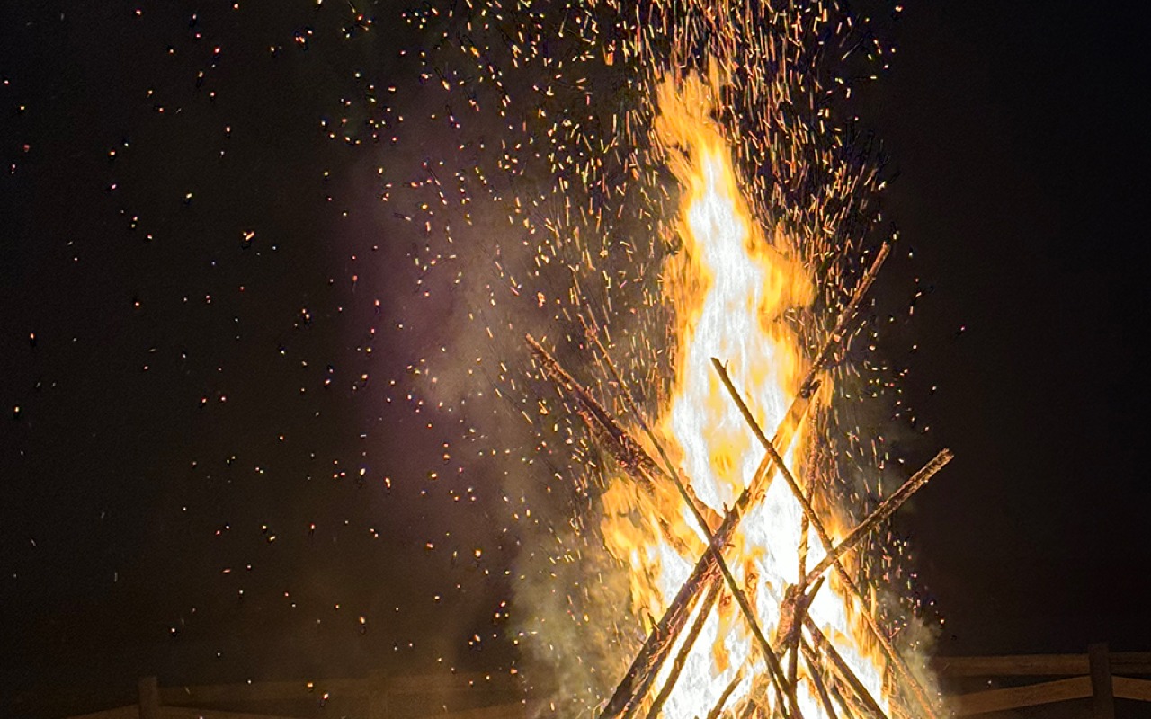 Gathered around the bonfire, where stories and warmth dance in the winter night. 🔥🌌 #BonfireNights #WinterGlow | Premium Travel Mongolia