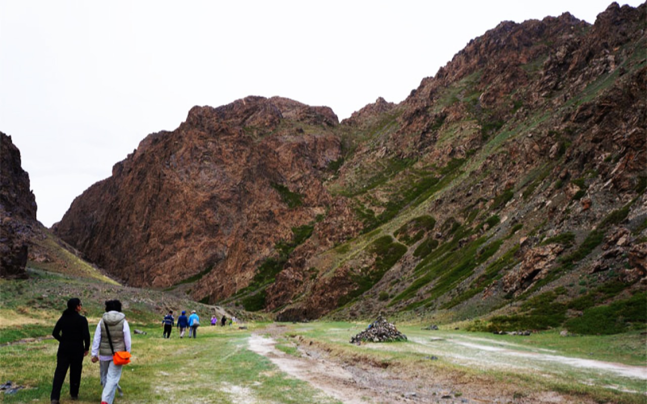 Yol Gorge in Gurvan Saikhan national park | Premium Travel Mongolia