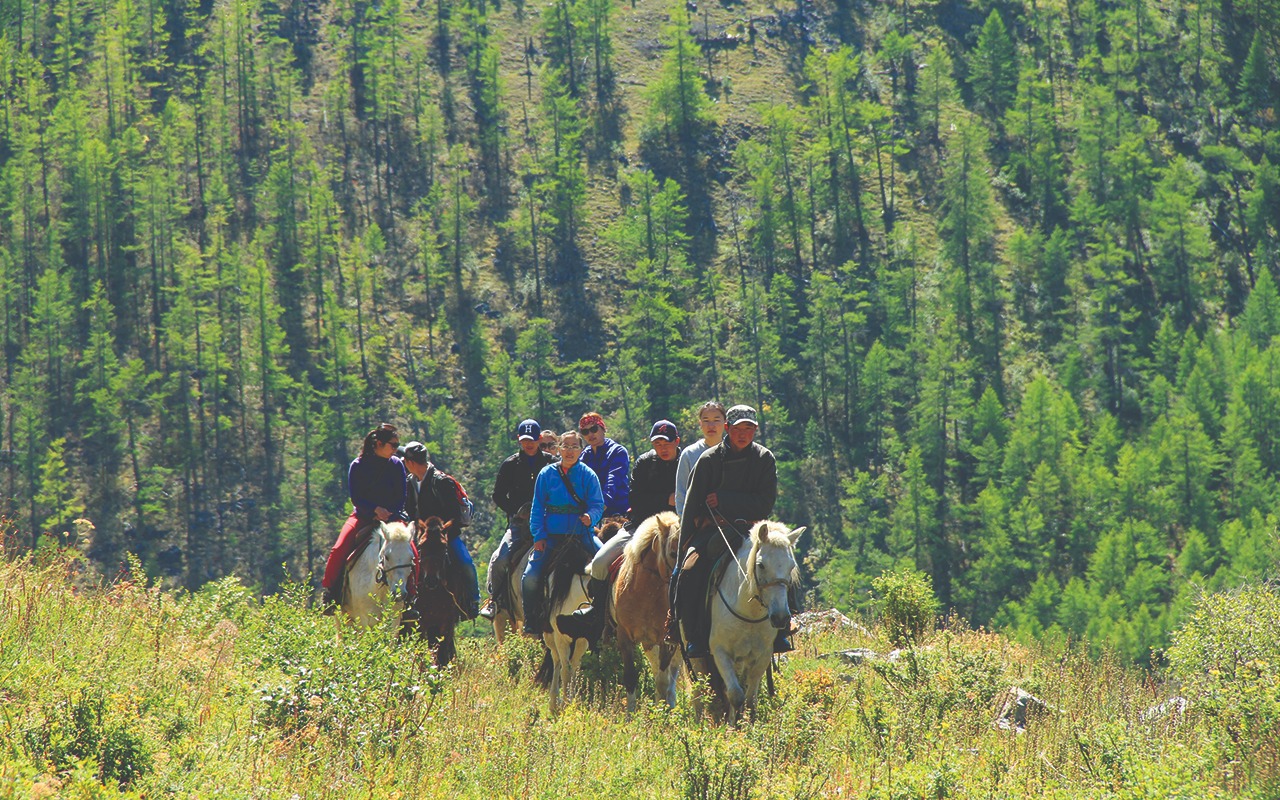 Horse riding in Lake Huvsgul | Premium Travel Mongolia