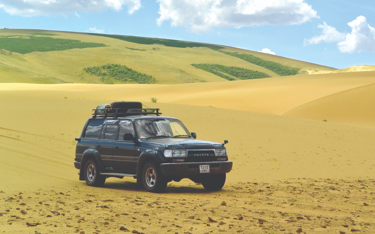 4x4 drive in the Gobi | Premium Travel Mongolia