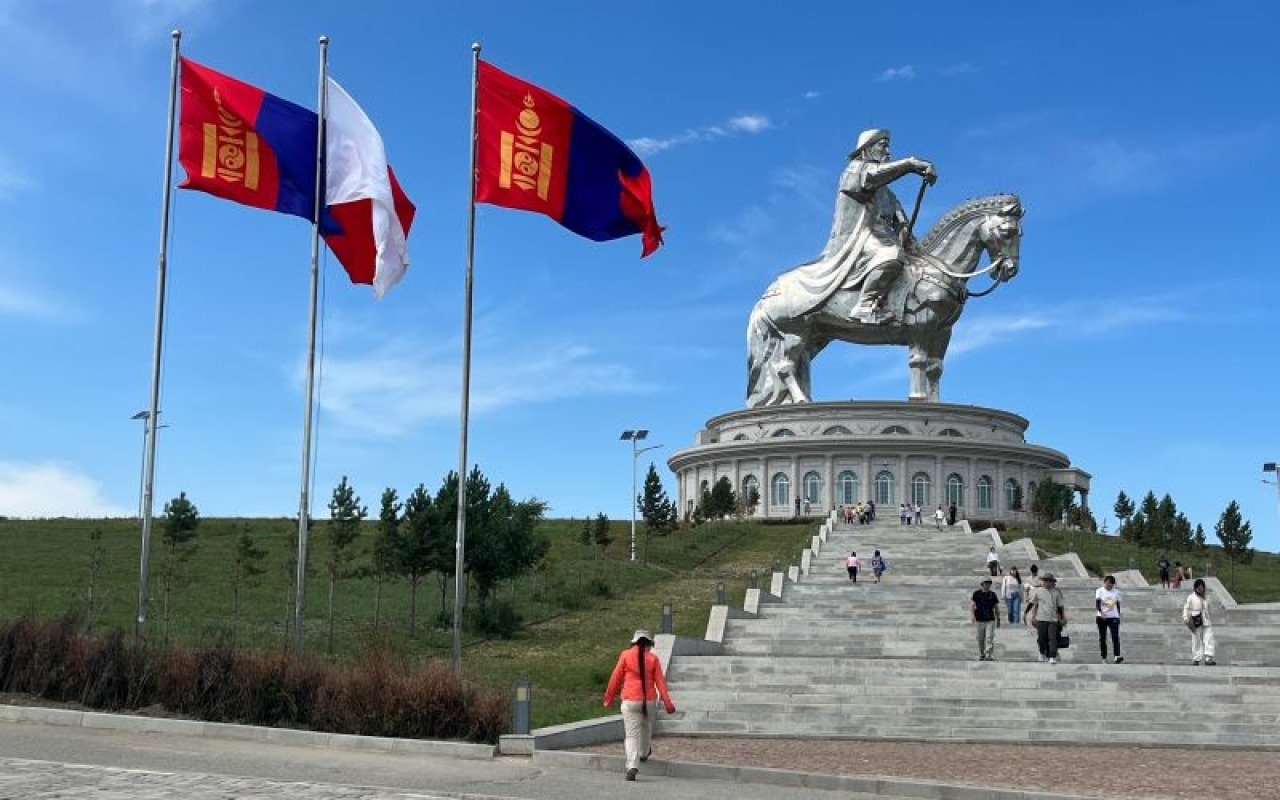 Giant Chinggis Khaan statue | Premium Travel Mongolia