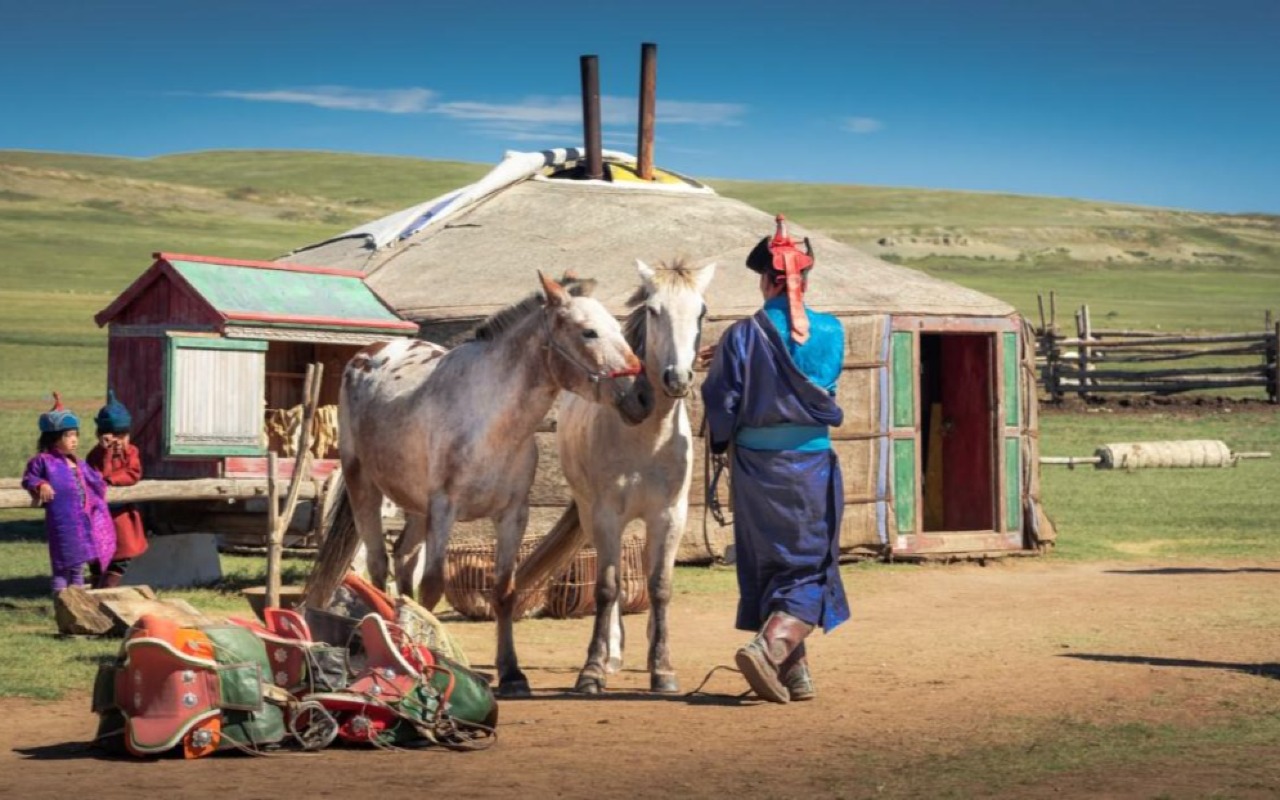 Nomadic family | Premium Travel Mongolia