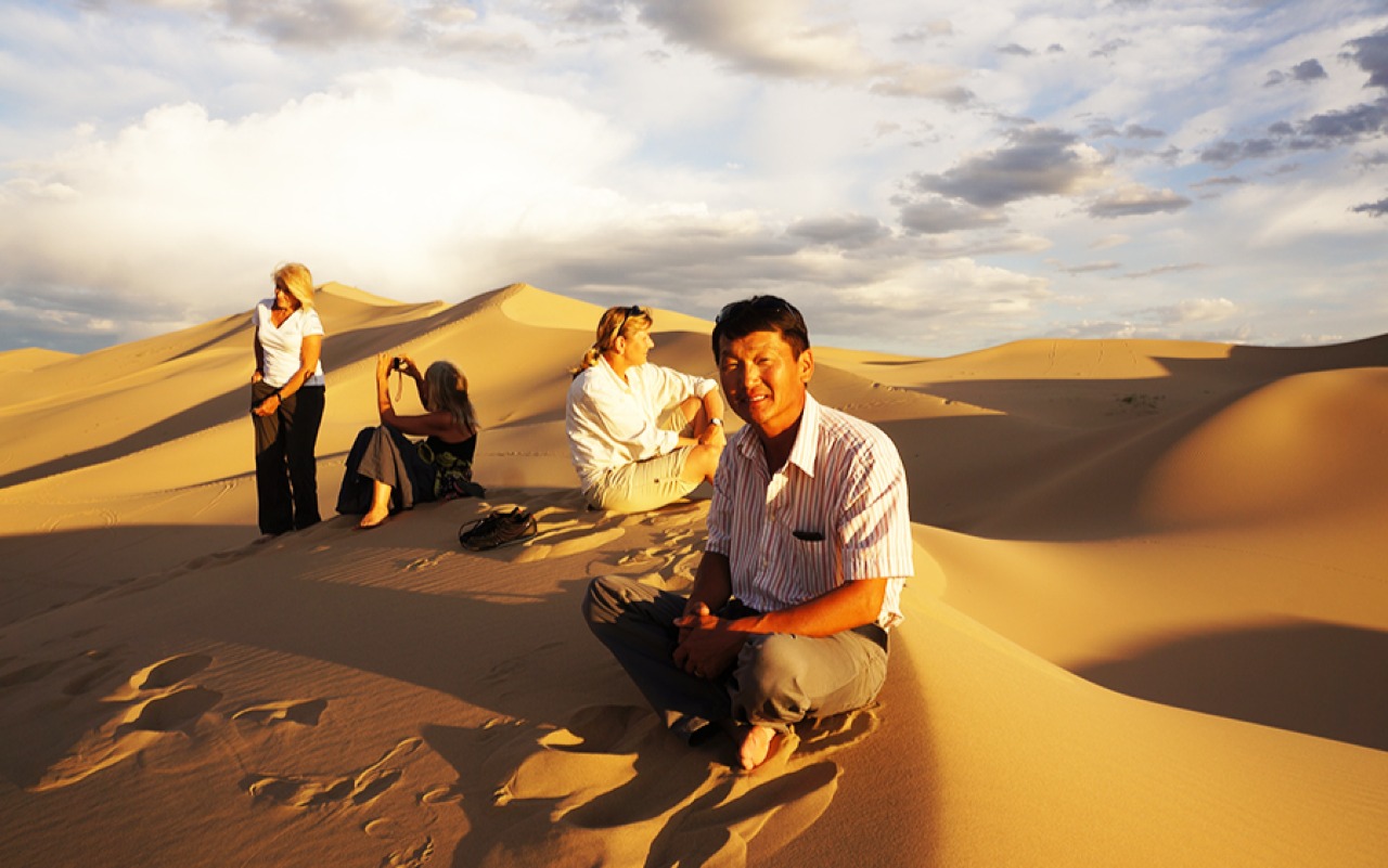 Sunset view from the top of Khongoryn Els | Premium Travel Mongolia