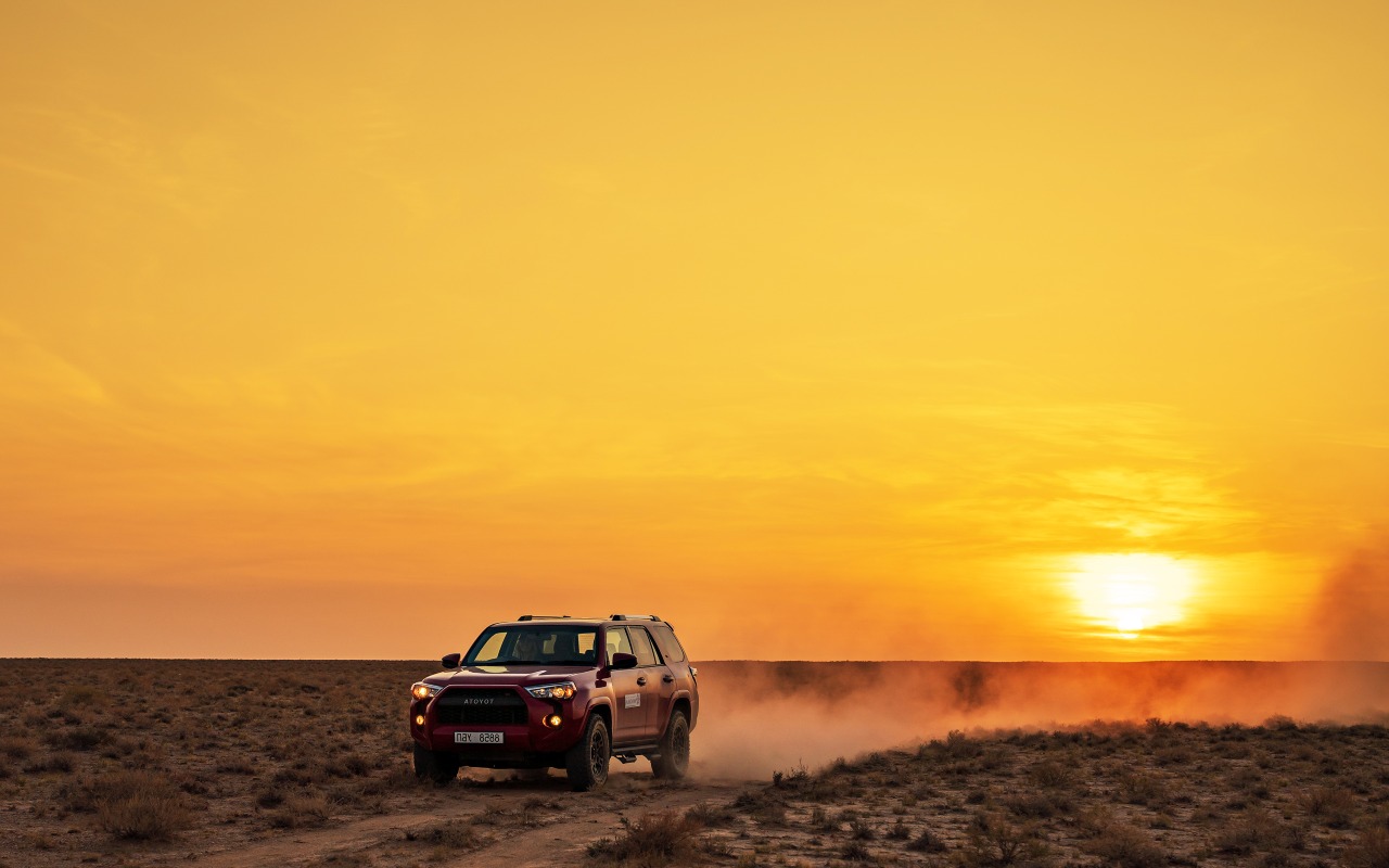 Driving through the steppe | Premium Travel Mongolia
