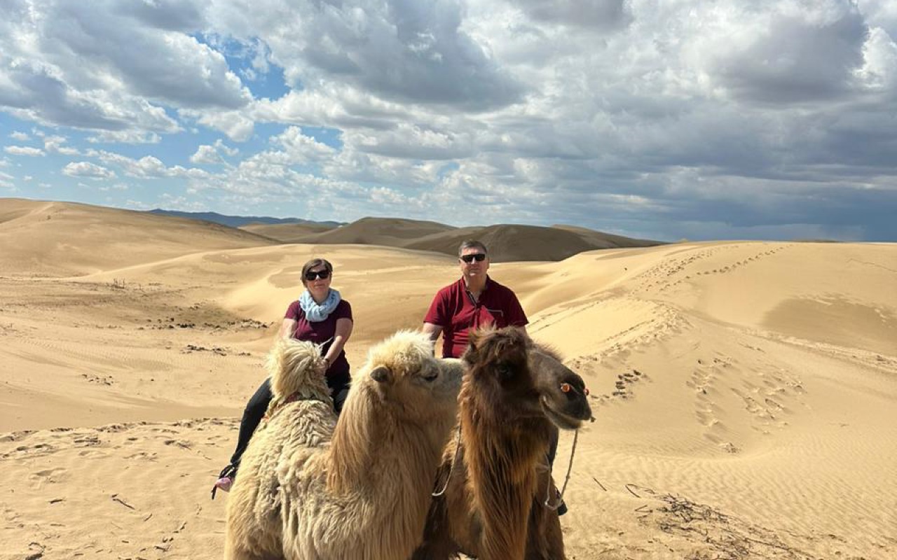 Camel riding in dunes | Premium Travel Mongolia